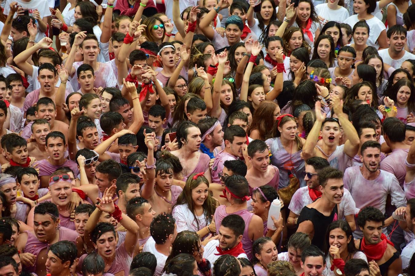 Así vivieron los más jóvenes el inicio de las fiestas alfareñas