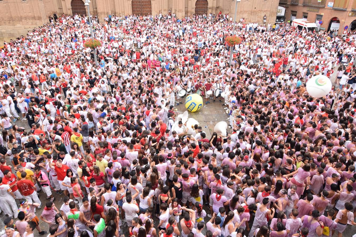 Así vivieron los más jóvenes el inicio de las fiestas alfareñas