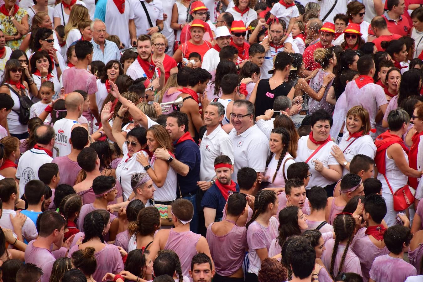 Así vivieron los más jóvenes el inicio de las fiestas alfareñas