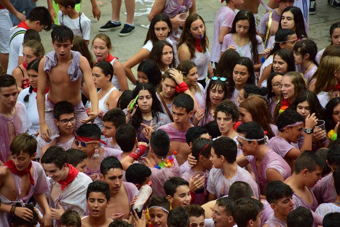 Así vivieron los más jóvenes el inicio de las fiestas alfareñas