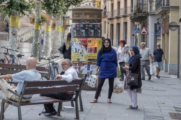 En Ripoll, la décima parte
de los empadronados no
son europeos, de ellos 600
marroquíes. :: Marcel·li Saenz
