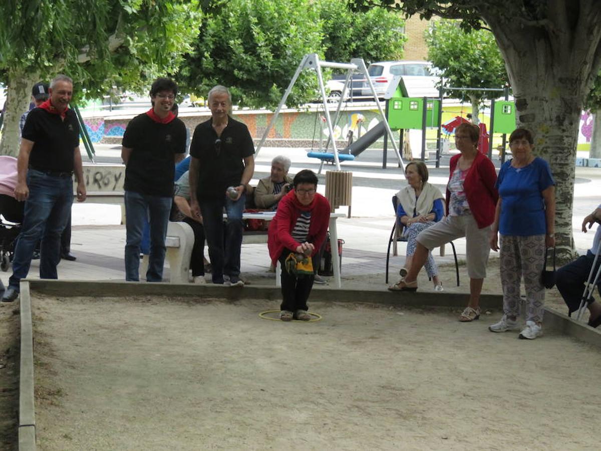 Un centenar de alfareñas participó en la comida y en los actos organizados para el día de la mujer de las fiestas