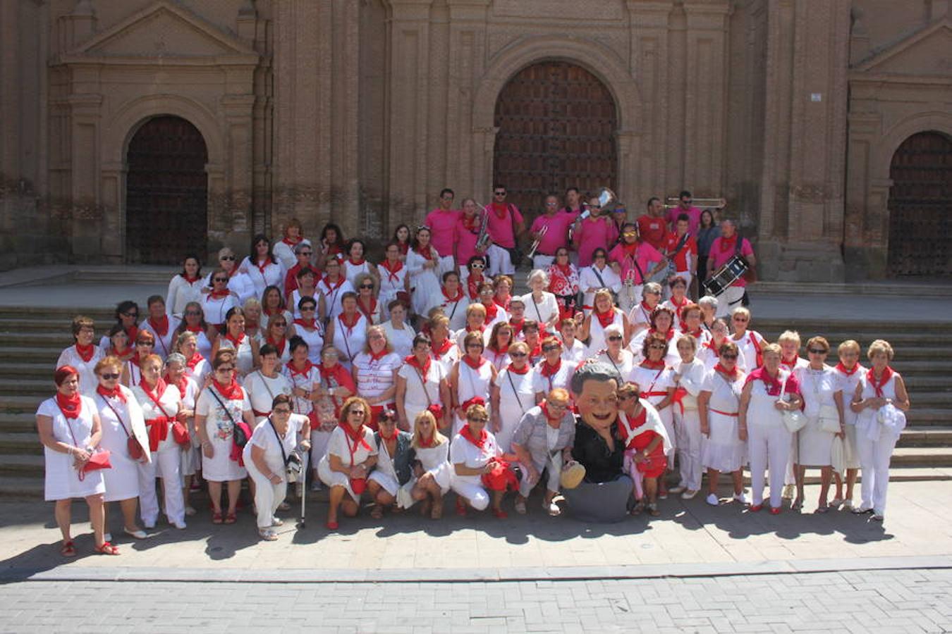 Un centenar de alfareñas participó en la comida y en los actos organizados para el día de la mujer de las fiestas