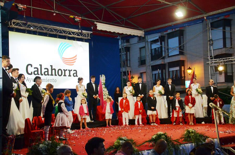 Sara Fernández, proclamada reina de las fiestas, es la primera socia de la peña del blusón rosa que consigue el título