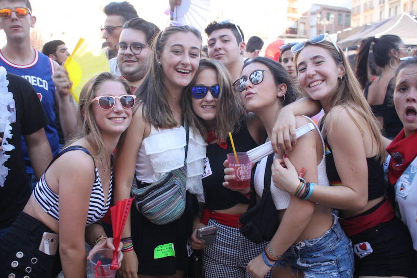 Unos 600 jóvenes compartieron la comida popular y fiesta pinchadiscos en el penúltimo día de fiestas de Alfaro