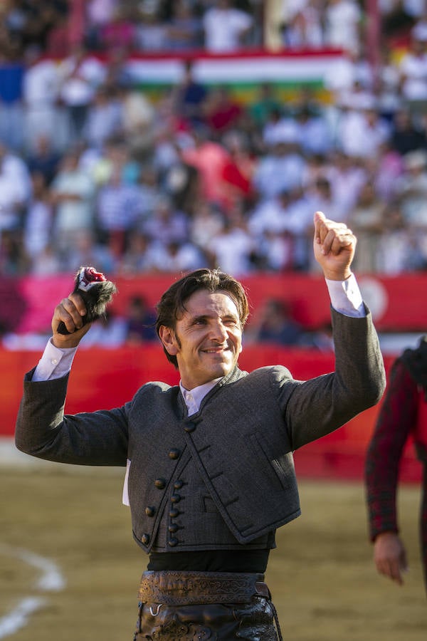 Fotos: Se esculpe a sí mismo cuando torea