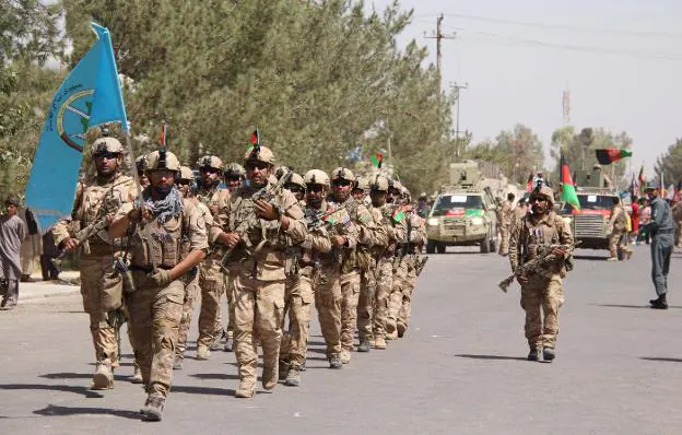 Desfile de las fuerzas afganas en el Día de la Independencia. :: efe