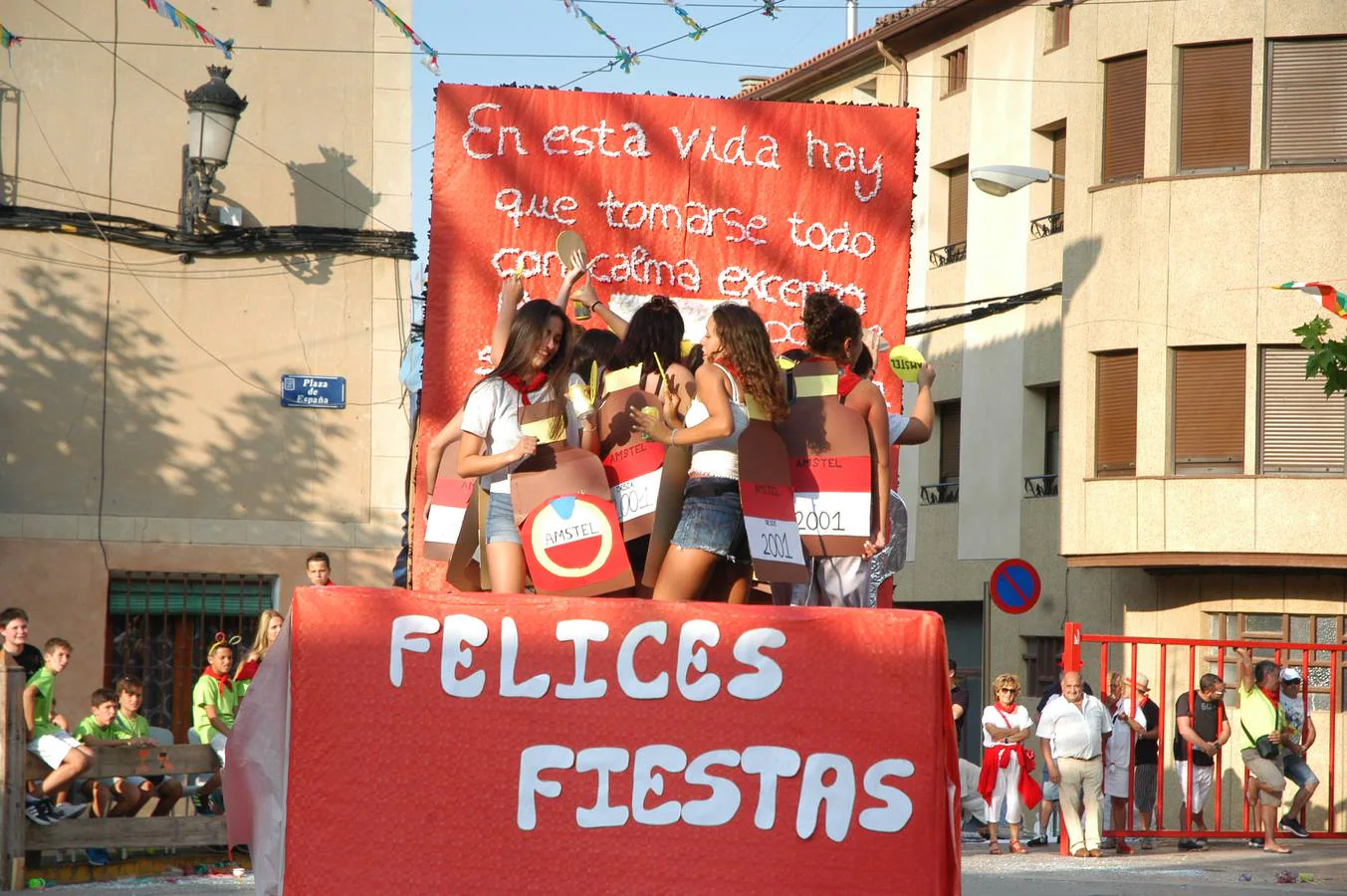 Disparo del cohete y desfile de carrozas