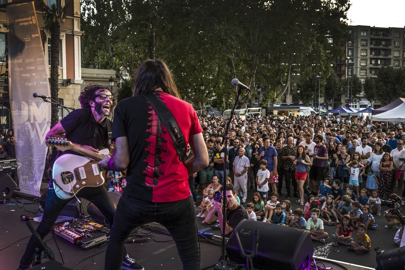 Gran arranque de MUWI con la banda de Diego M. Continente y las personales voces de Bleset y Papaya