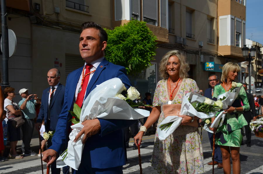 Cientos de calagurritanos se acercaron a la catedral para agasajar con ramos multicolores a los mártires calagurritanos 