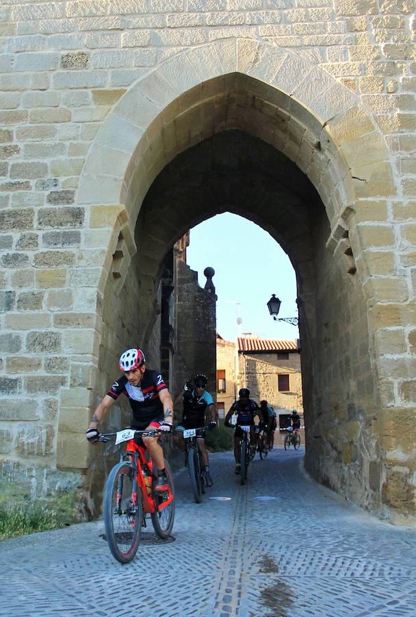 La IV marcha de bicicleta de montaña 'Hazla del Tirón' de Tirgo reunió a 400 corredores por un precioso recorrido en torno a los montes Oberenes.