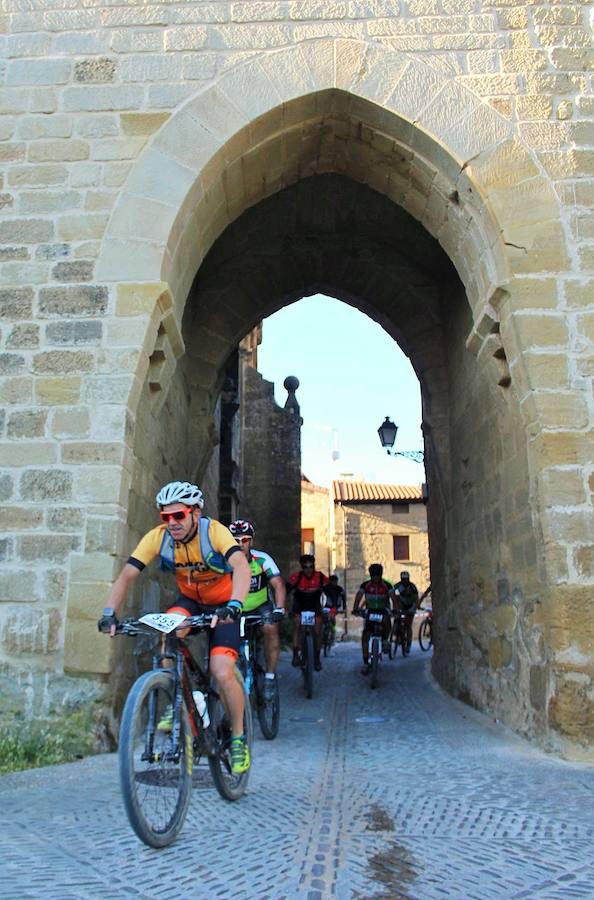 La IV marcha de bicicleta de montaña 'Hazla del Tirón' de Tirgo reunió a 400 corredores por un precioso recorrido en torno a los montes Oberenes.