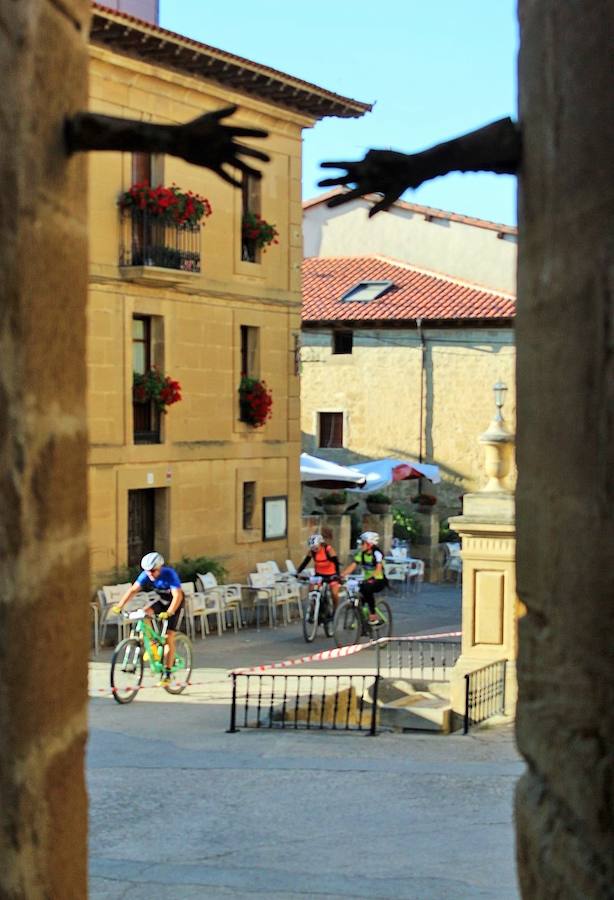 La IV marcha de bicicleta de montaña 'Hazla del Tirón' de Tirgo reunió a 400 corredores por un precioso recorrido en torno a los montes Oberenes.