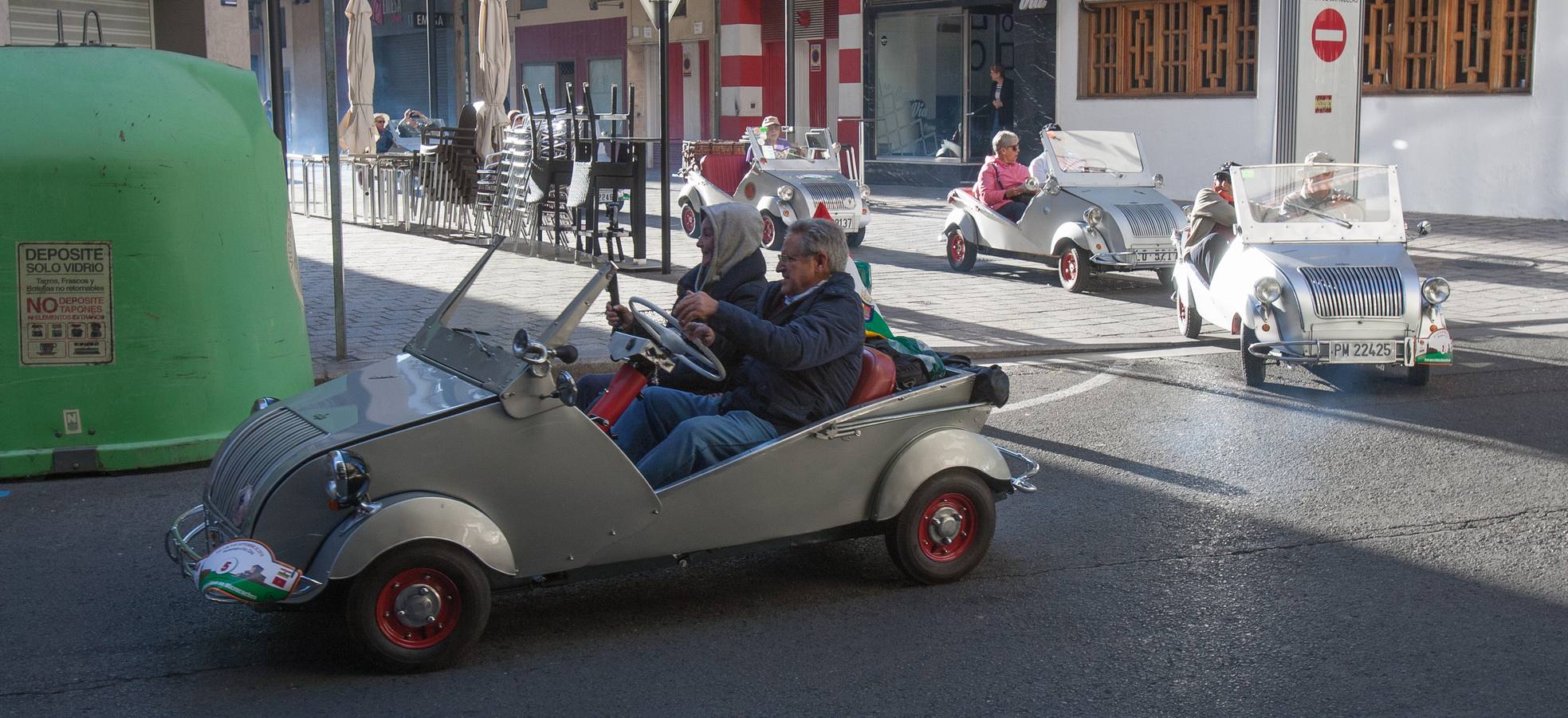 La concentración de microcoches inicia su periplo por La Rioja 