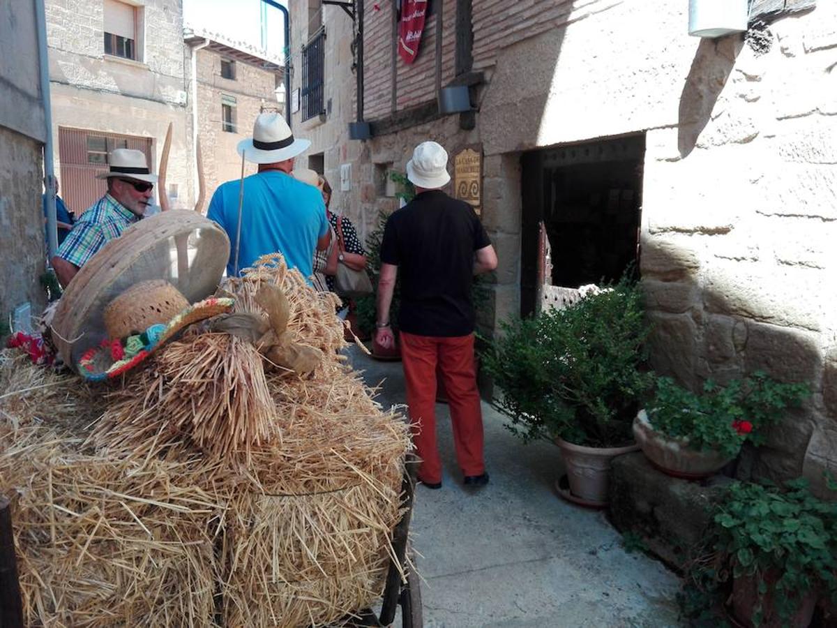 La Asociación de Mujeres de Ábalos lo ha vuelto a hacer. Van 21 años Amimación, puestos y música entre bodega y bodega para poder disfrutar de la cultura del vino.