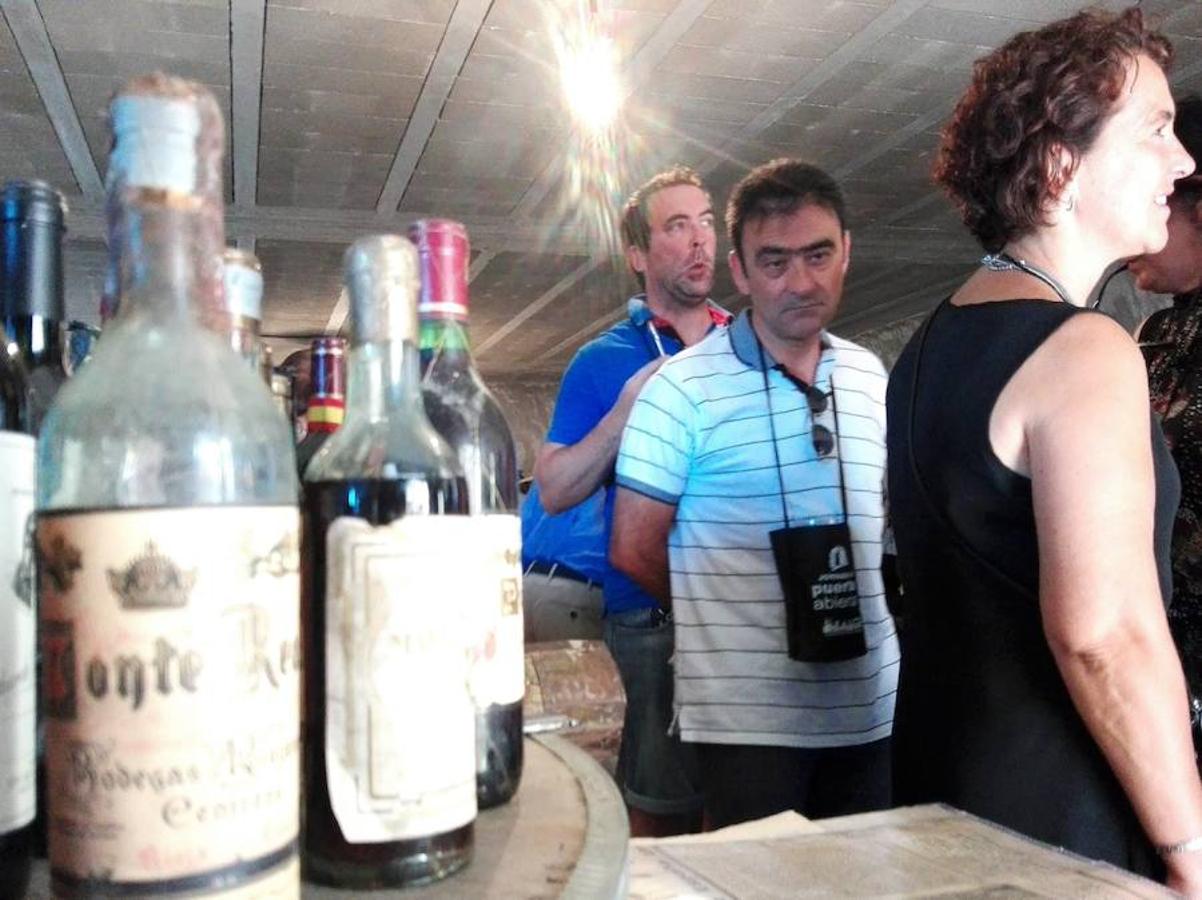 La Asociación de Mujeres de Ábalos lo ha vuelto a hacer. Van 21 años Amimación, puestos y música entre bodega y bodega para poder disfrutar de la cultura del vino.