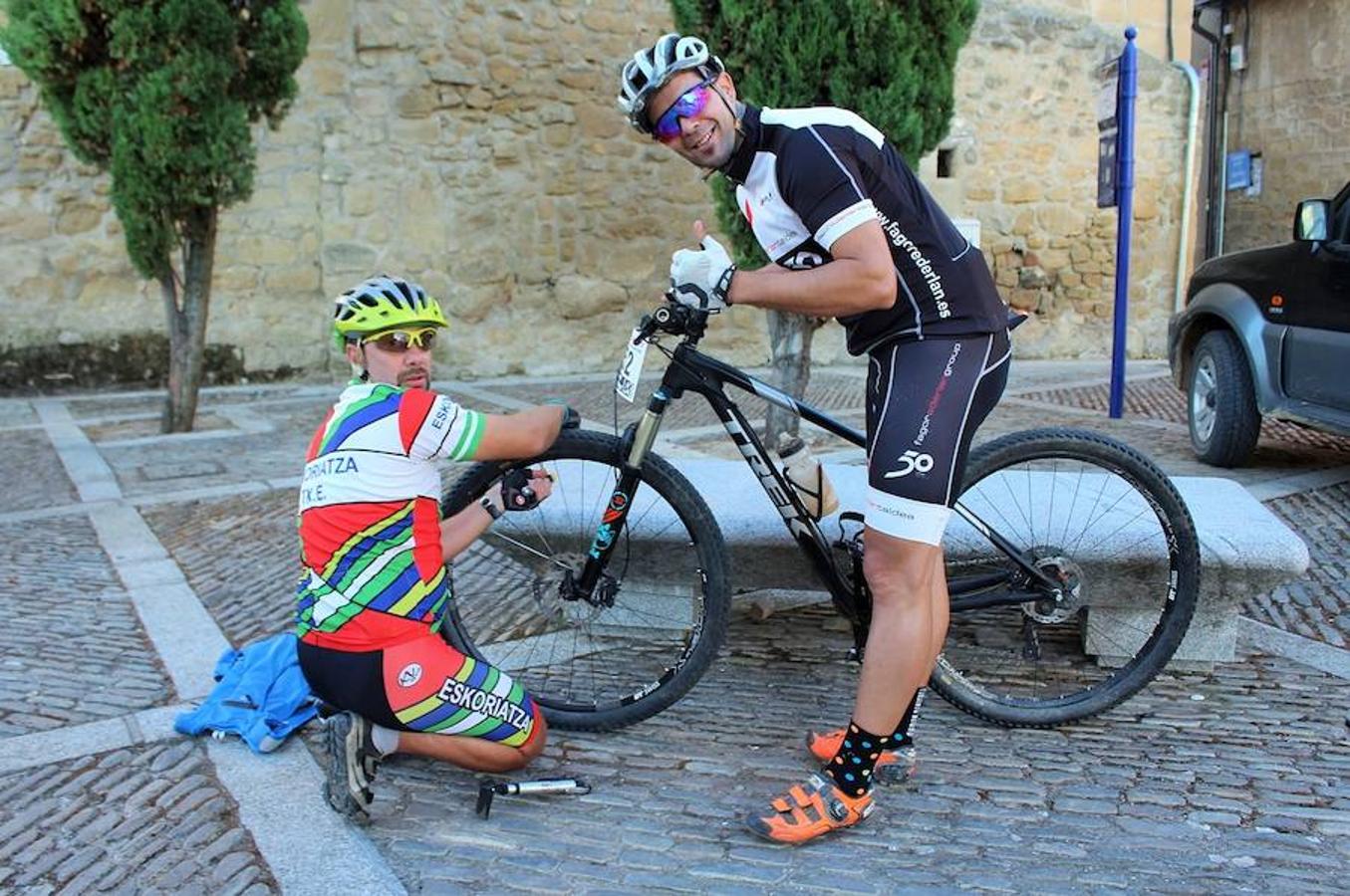 La IV marcha de bicicleta de montaña 'Hazla del Tirón' de Tirgo reunió a 400 corredores por un precioso recorrido en torno a los montes Oberenes.