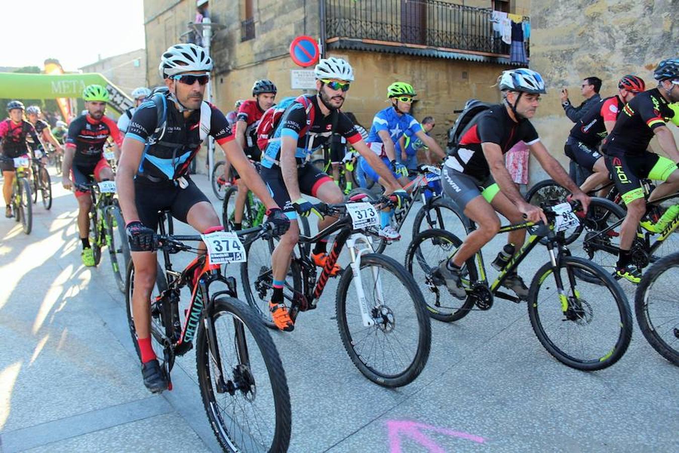 La IV marcha de bicicleta de montaña 'Hazla del Tirón' de Tirgo reunió a 400 corredores por un precioso recorrido en torno a los montes Oberenes.