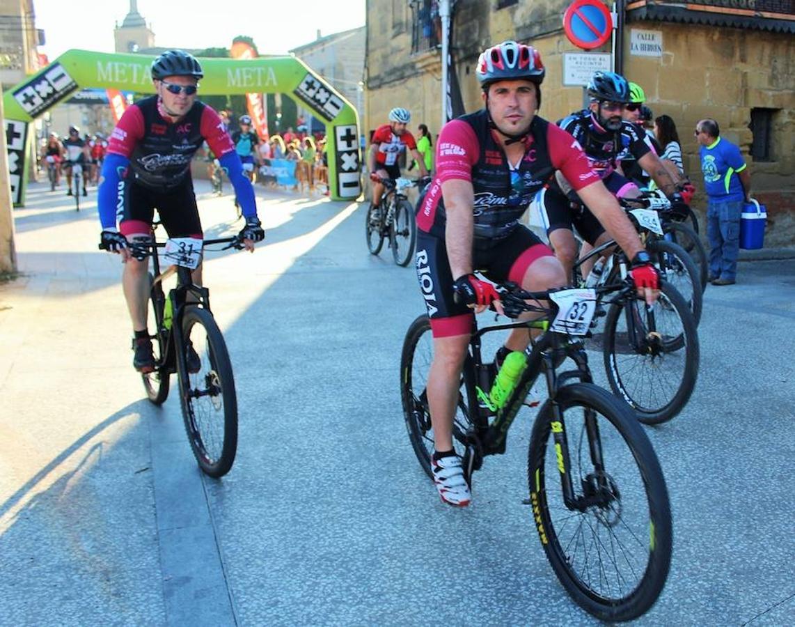 La IV marcha de bicicleta de montaña 'Hazla del Tirón' de Tirgo reunió a 400 corredores por un precioso recorrido en torno a los montes Oberenes.