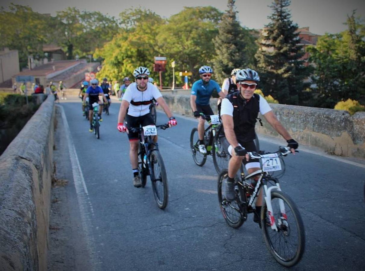 La IV marcha de bicicleta de montaña 'Hazla del Tirón' de Tirgo reunió a 400 corredores por un precioso recorrido en torno a los montes Oberenes.