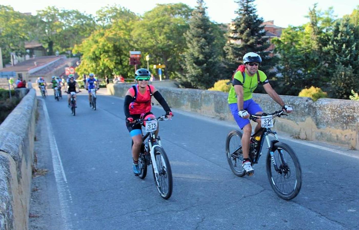 La IV marcha de bicicleta de montaña 'Hazla del Tirón' de Tirgo reunió a 400 corredores por un precioso recorrido en torno a los montes Oberenes.