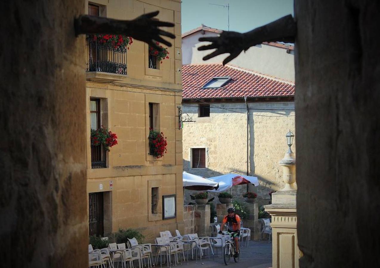 La IV marcha de bicicleta de montaña 'Hazla del Tirón' de Tirgo reunió a 400 corredores por un precioso recorrido en torno a los montes Oberenes.