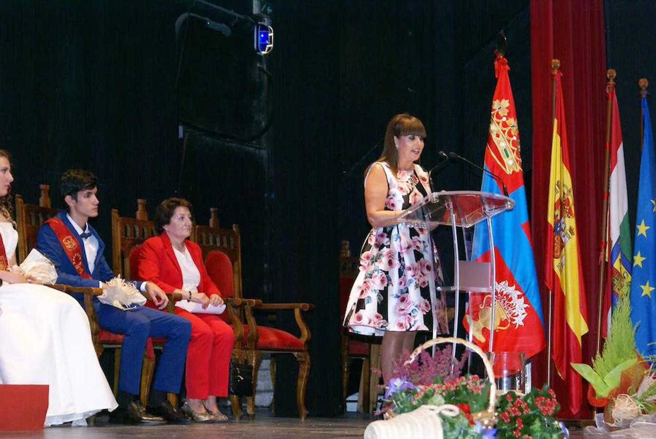 Imágenes correspondienetes al pregón de la investigadora Carmen Nájera Domingo como anticipo de las fiestas que arrancarán el próximo día 15. También se celebró una degustación en las calles. 