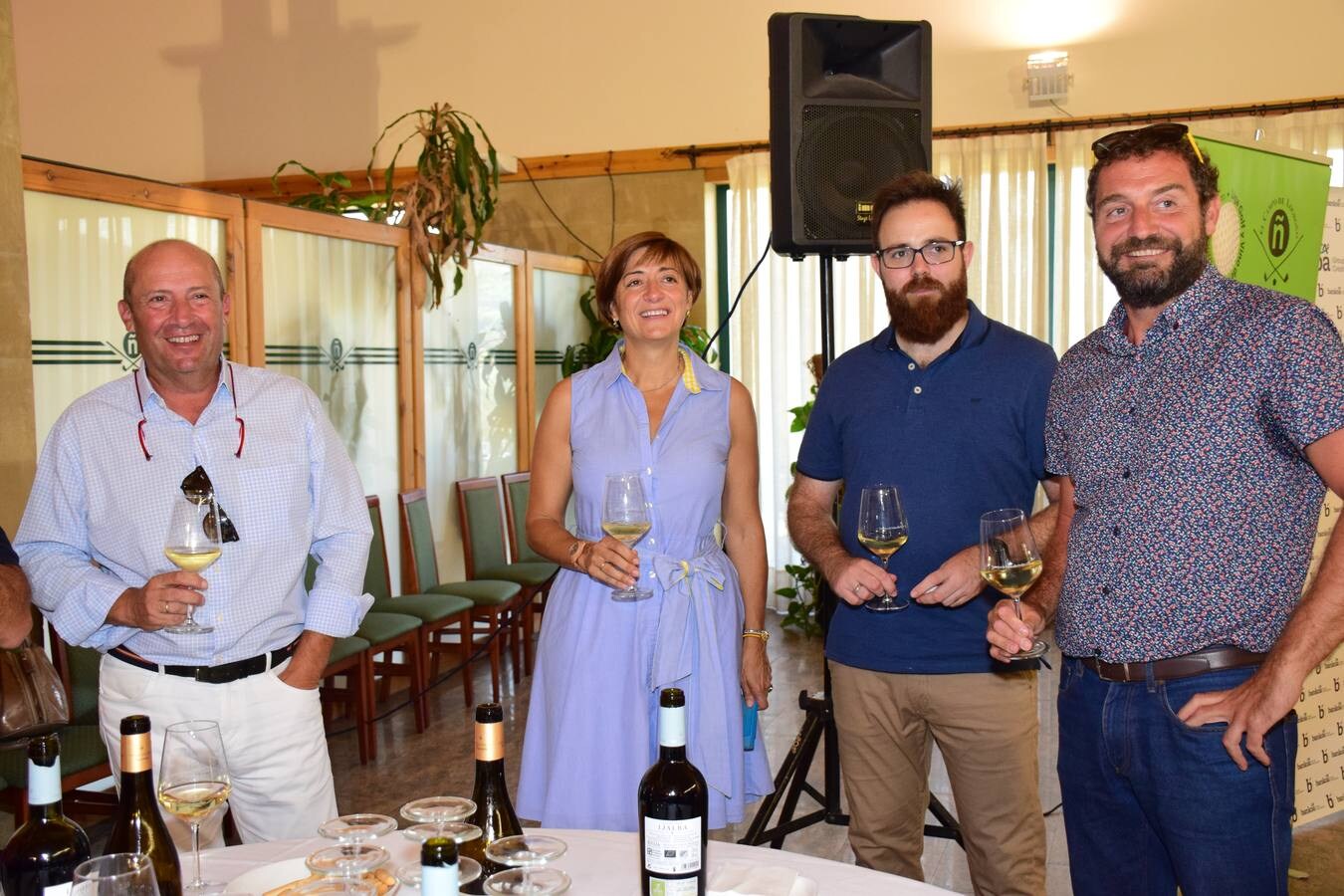 Los jugadores participantes en el Torneo Viña Ijalba, de la Liga de Golf Vino de lomejordelvinoderioja.com, disfrutaron de la cata de vinos de la bodega logroñesa.