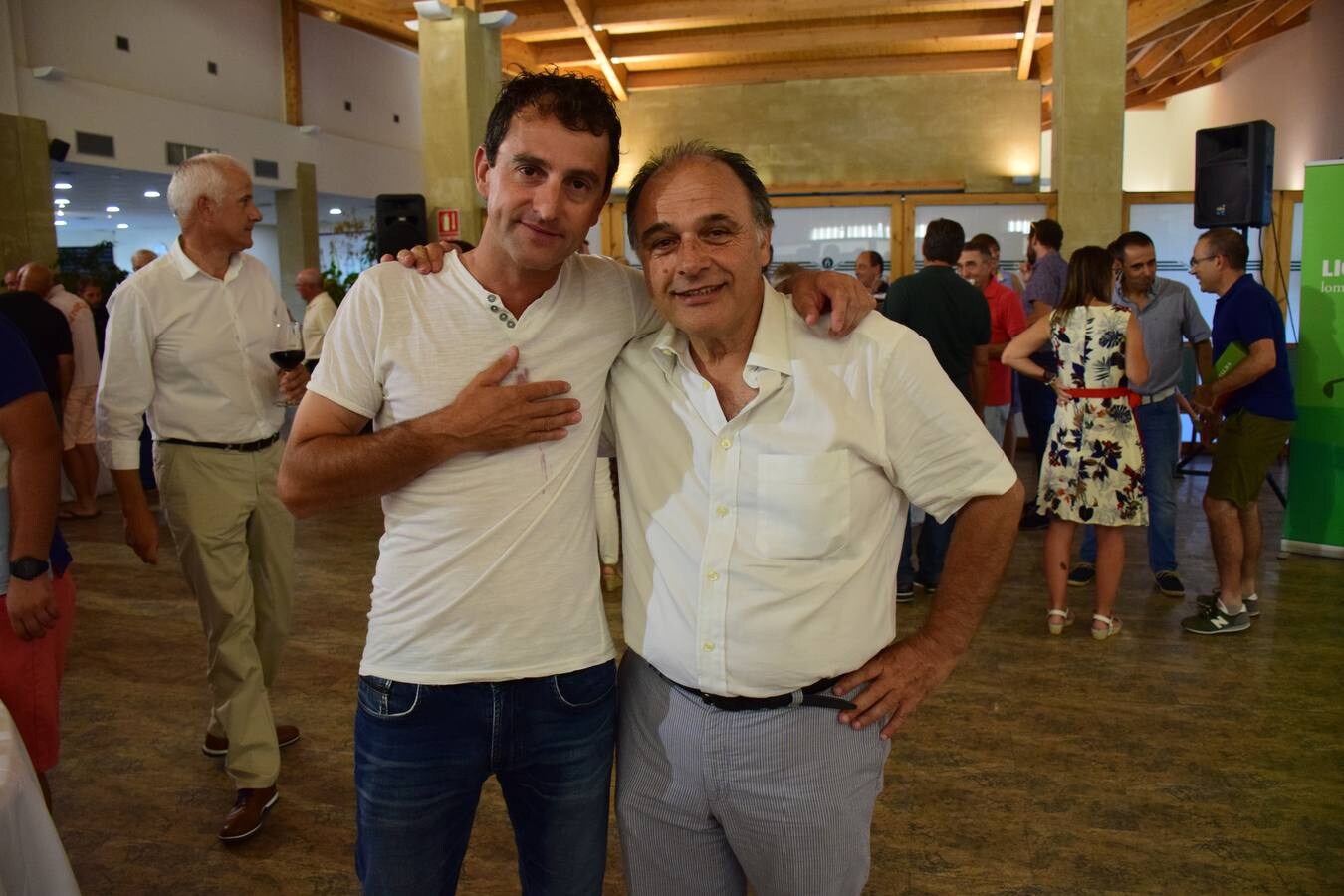 Los jugadores participantes en el Torneo Viña Ijalba, de la Liga de Golf Vino de lomejordelvinoderioja.com, disfrutaron de la cata de vinos de la bodega logroñesa.