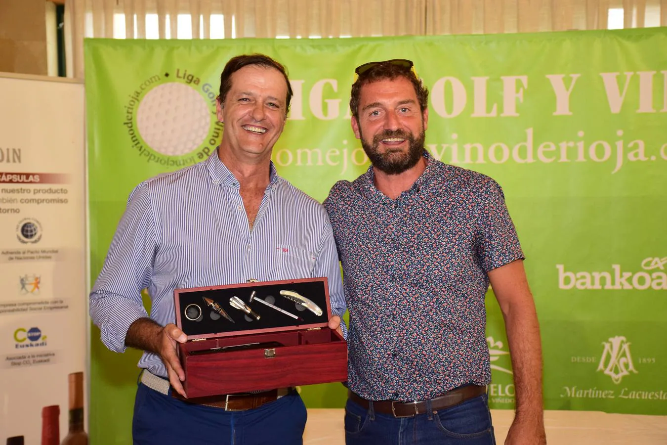 Entrega de premios a los ganadores del Torneo Viña Ijalba, de la Liga de Golf Vino de lomejordelvinoderioja.com.