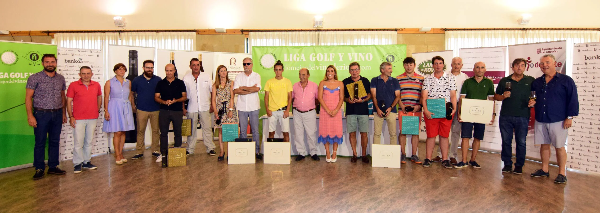 Entrega de premios a los ganadores del Torneo Viña Ijalba, de la Liga de Golf Vino de lomejordelvinoderioja.com.