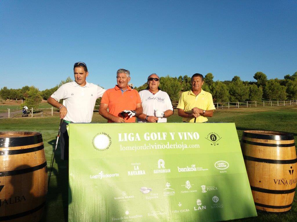 Fotos de salida de los jugadores participantes en el Torneo Viña Ijalba, de la Liga de Golf Vino de lomejordelvinoderioja.com