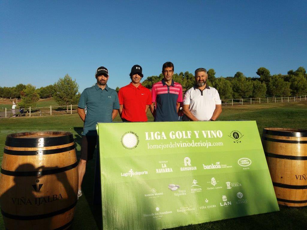 Fotos de salida de los jugadores participantes en el Torneo Viña Ijalba, de la Liga de Golf Vino de lomejordelvinoderioja.com
