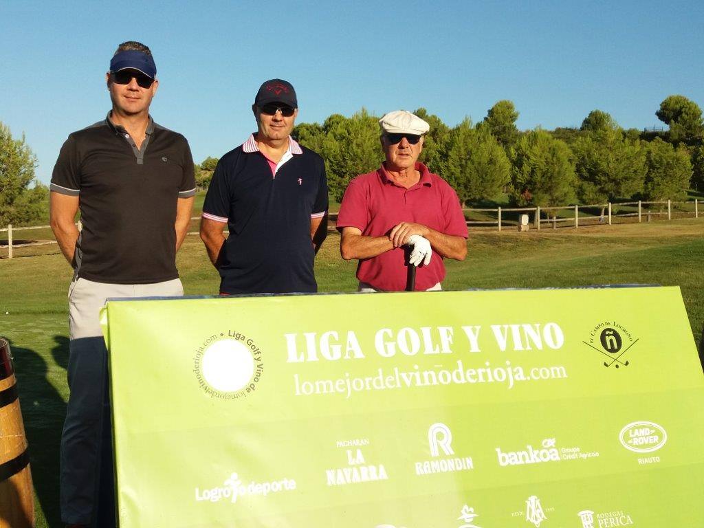 Fotos de salida de los jugadores participantes en el Torneo Viña Ijalba, de la Liga de Golf Vino de lomejordelvinoderioja.com