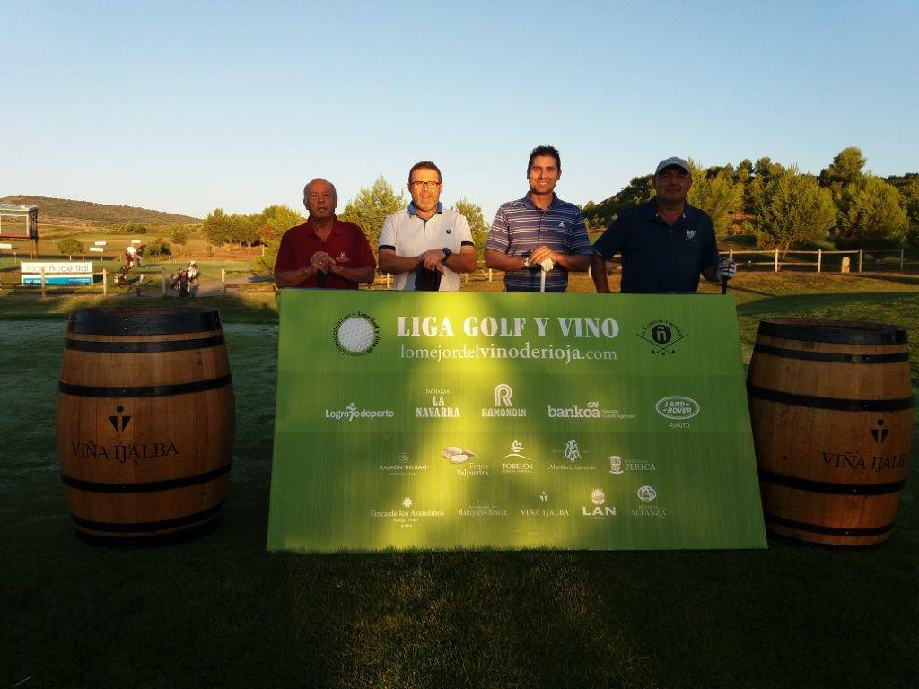 Fotos de salida de los jugadores participantes en el Torneo Viña Ijalba, de la Liga de Golf Vino de lomejordelvinoderioja.com