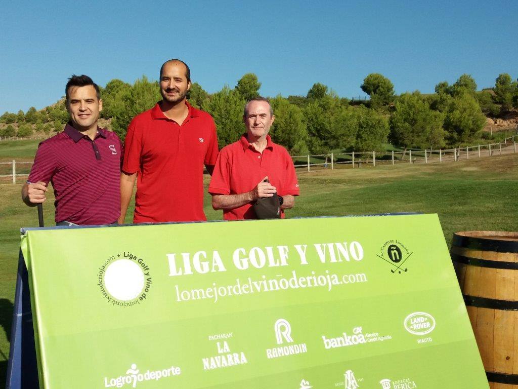 Fotos de salida de los jugadores participantes en el Torneo Viña Ijalba, de la Liga de Golf Vino de lomejordelvinoderioja.com