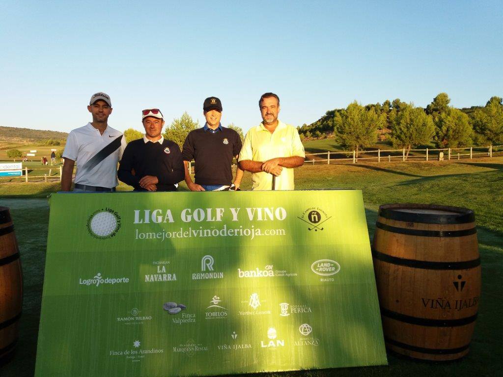 Fotos de salida de los jugadores participantes en el Torneo Viña Ijalba, de la Liga de Golf Vino de lomejordelvinoderioja.com