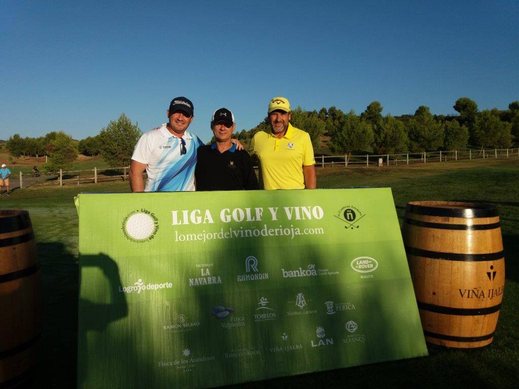 Fotos de salida de los jugadores participantes en el Torneo Viña Ijalba, de la Liga de Golf Vino de lomejordelvinoderioja.com