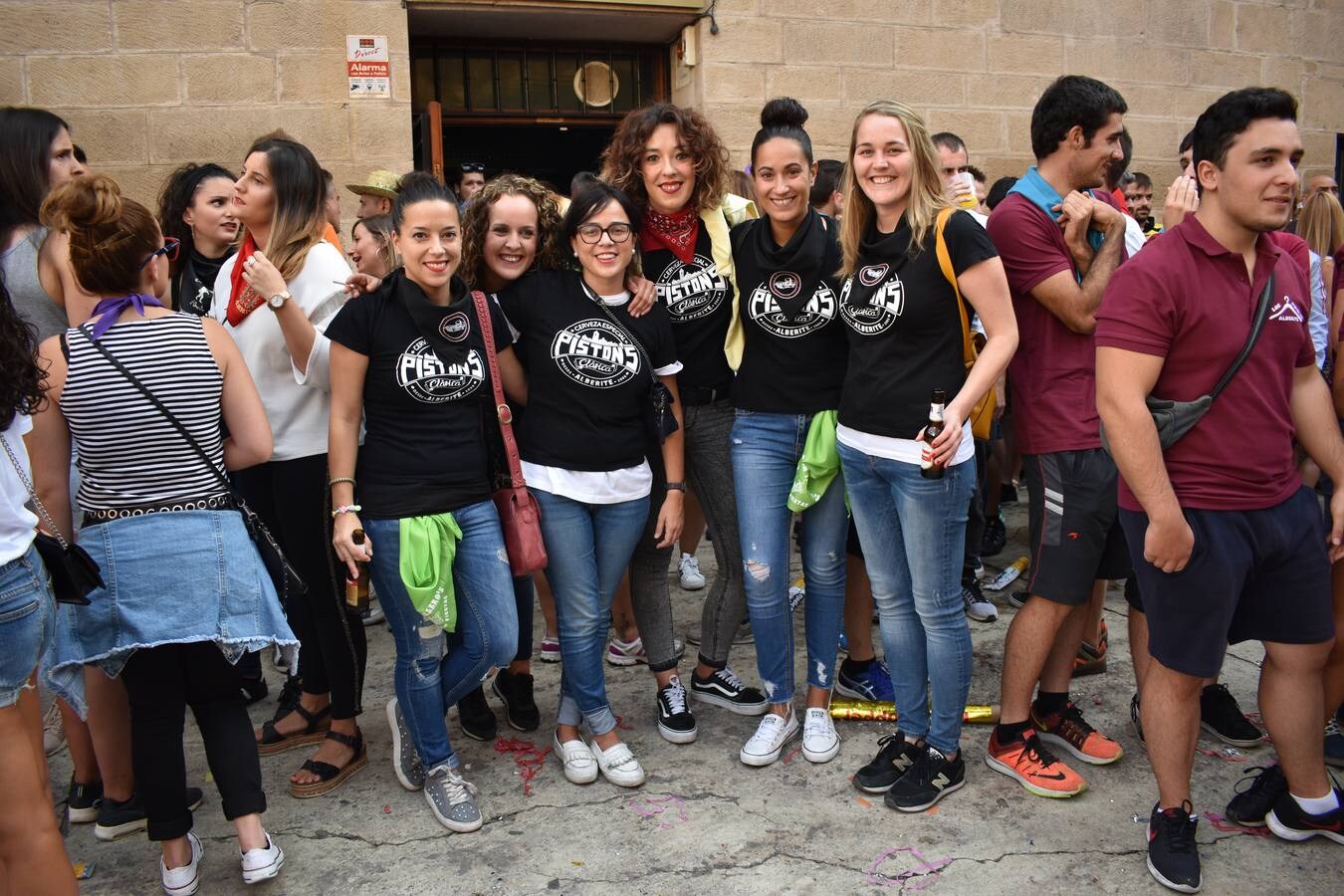 Gran ambiente en el disparo del cohete de las fiestas de la Virgen de la Antigua en Alberite.