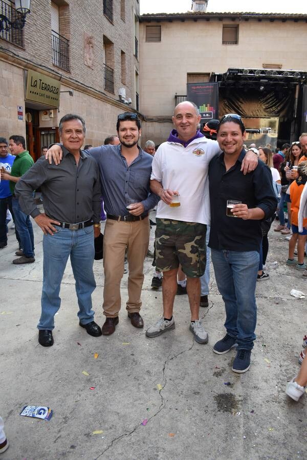 Gran ambiente en el disparo del cohete de las fiestas de la Virgen de la Antigua en Alberite.