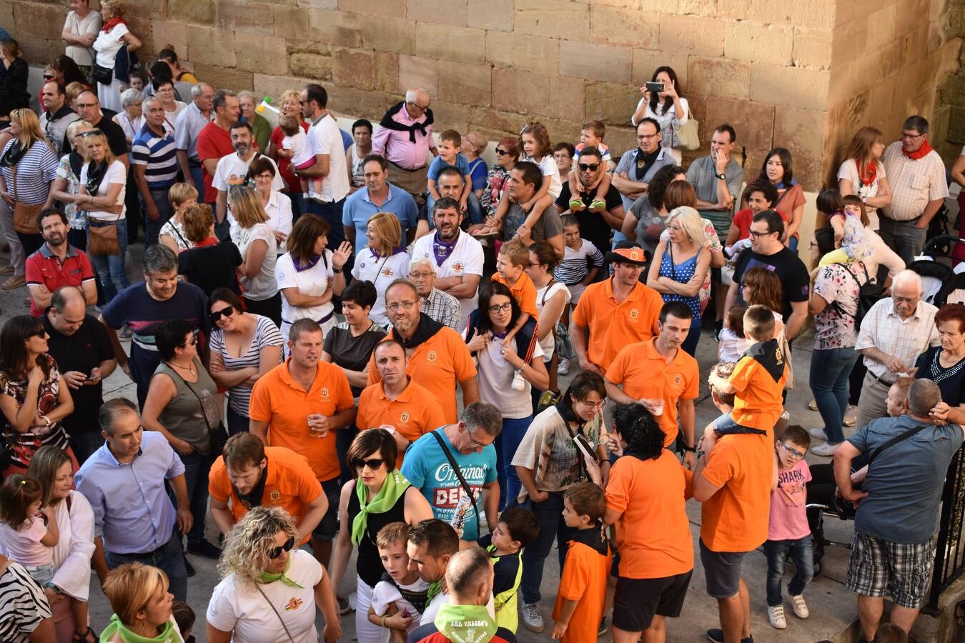 Gran ambiente en el disparo del cohete de las fiestas de la Virgen de la Antigua en Alberite.