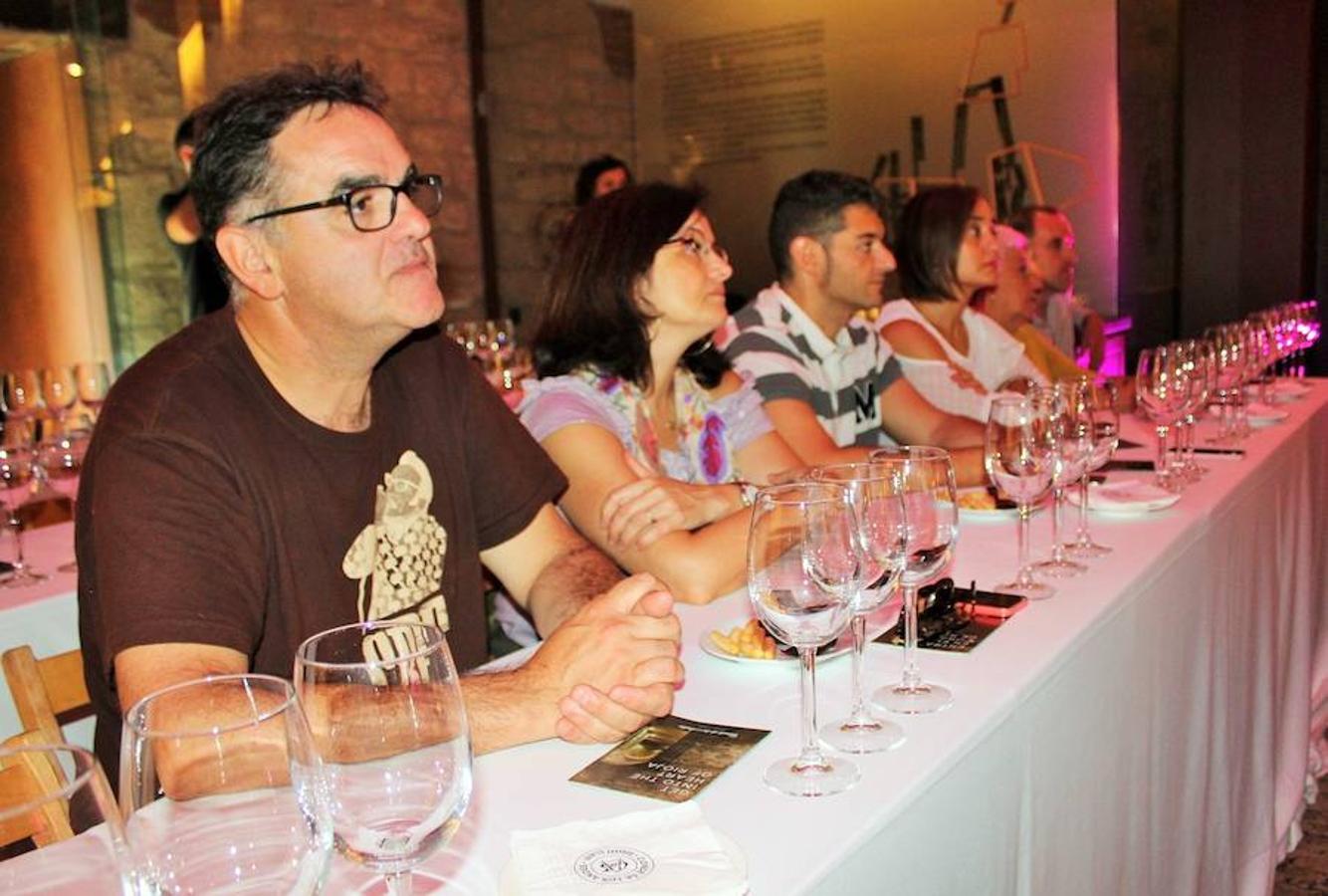 El cantautor protagoniza el acto 'Convesación en torno al vino' enmarcado en torno a los actos de la programaciónde 'El Rioja y los 5 sentidos'