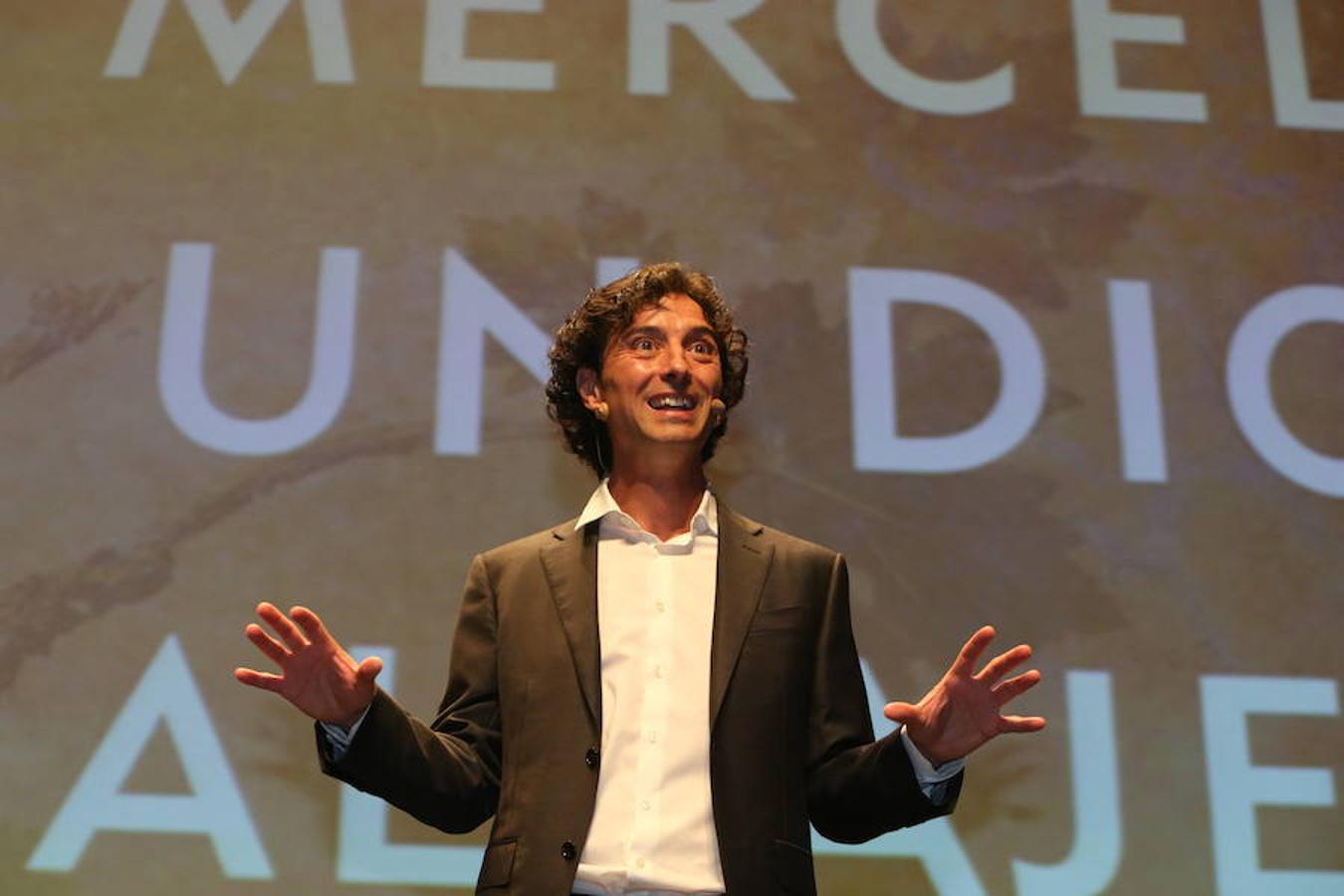 El abogado y escritor logroñés Andrés Pascual ha presentado esta tarde su nueva novela, 'A merced de un dios salvaje' (Espasa, 2018), en el palacio de congresos Riojafórum en el marco de un «acto institucional».