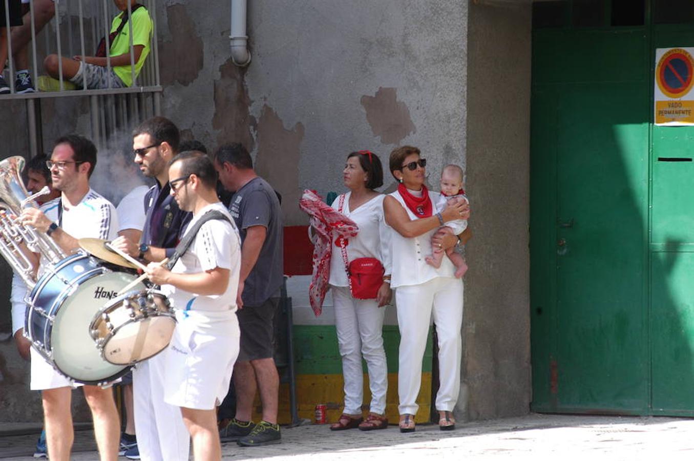 Encierro de reses bravas de Autol con motivo de las fiestas de San Adrián y Santa Natalia.