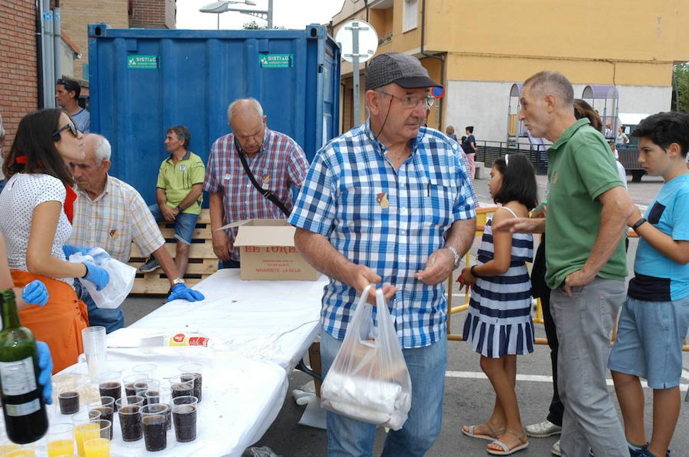 Celebración del XXX festival de la seta, el champiñón y el pimiento celebrado ayer en Pradejón con motivo de las fiestas de San Antonio