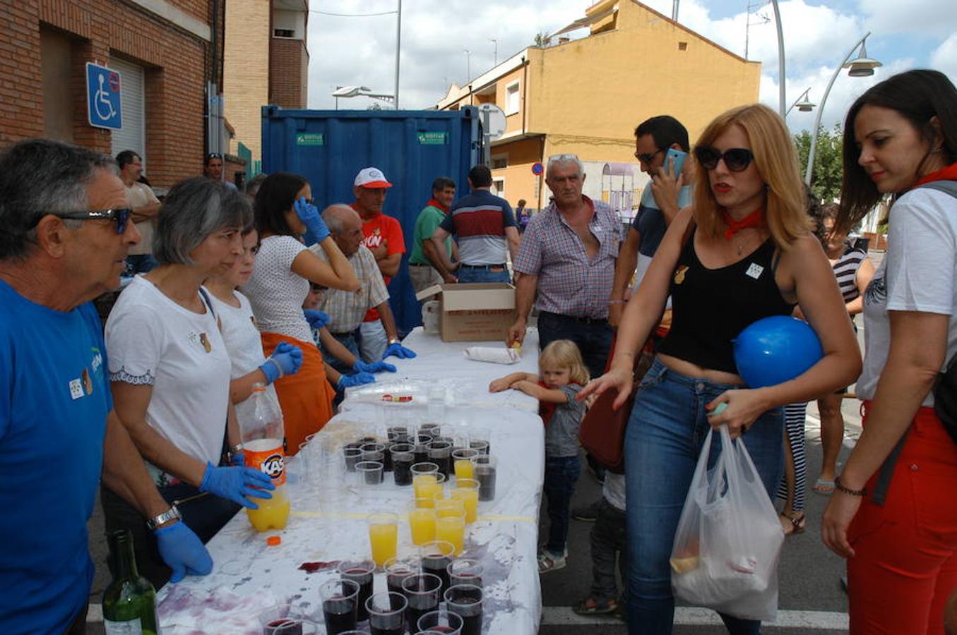 Celebración del XXX festival de la seta, el champiñón y el pimiento celebrado ayer en Pradejón con motivo de las fiestas de San Antonio