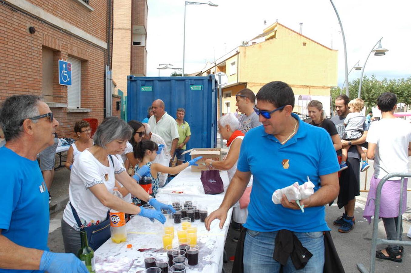 Celebración del XXX festival de la seta, el champiñón y el pimiento celebrado ayer en Pradejón con motivo de las fiestas de San Antonio