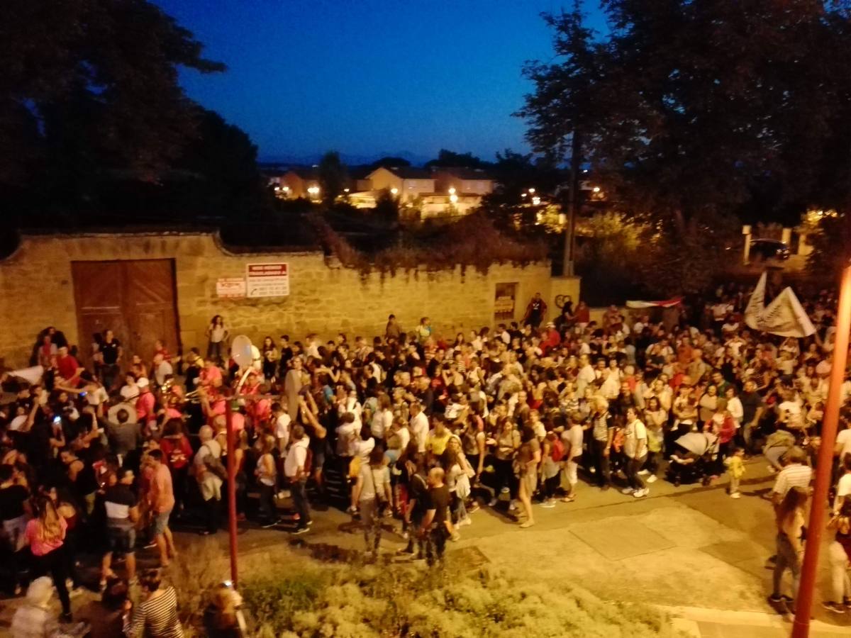 Cientos de jarreros culminan las fiestas de la vega con un recital de jolgorio