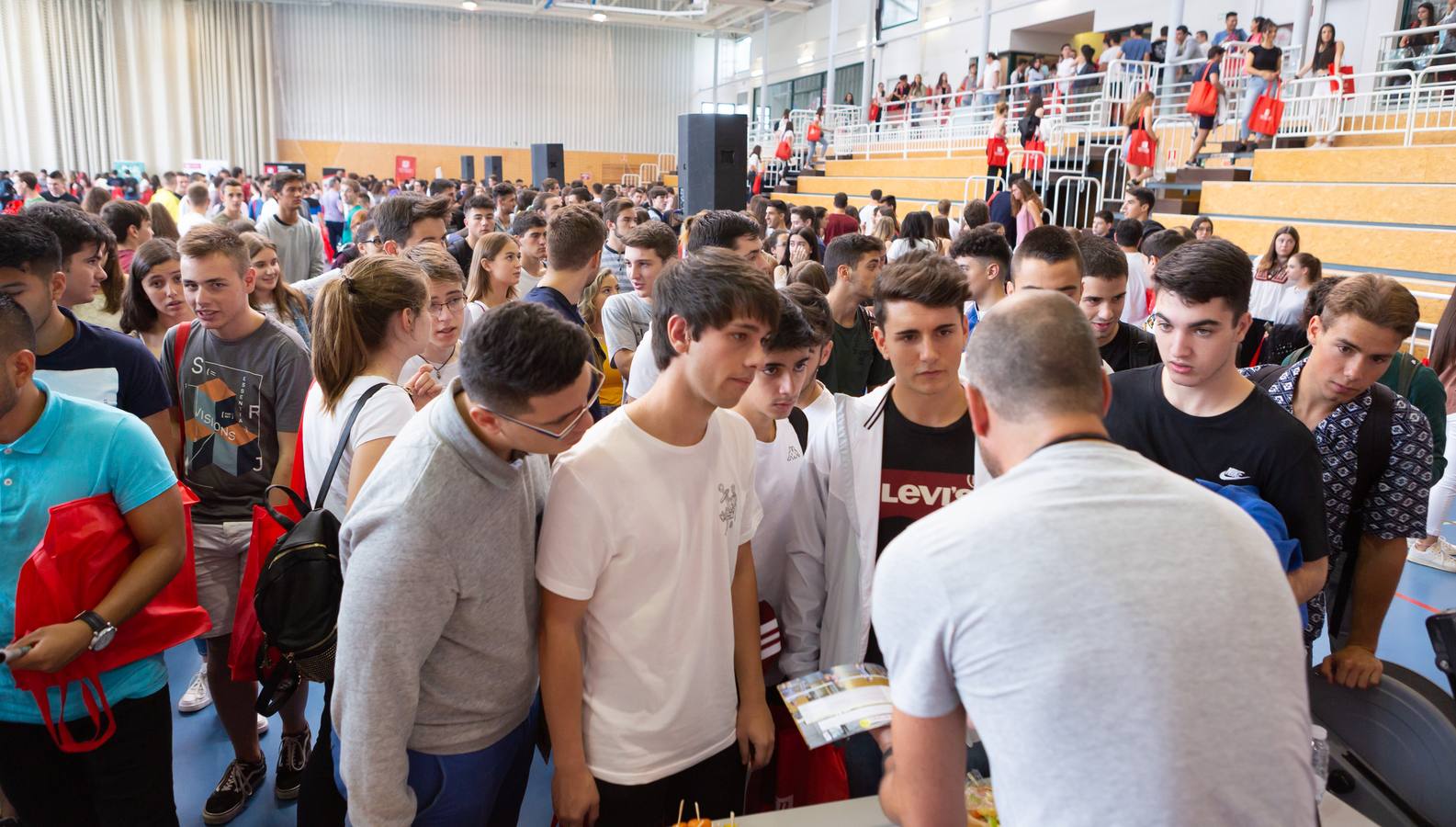 Fotos: La Universidad de La Rioja da la bienvenida a los nuevos estudiantes del curso 2018-2019