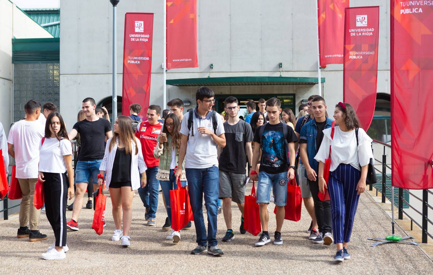 Fotos: La Universidad de La Rioja da la bienvenida a los nuevos estudiantes del curso 2018-2019